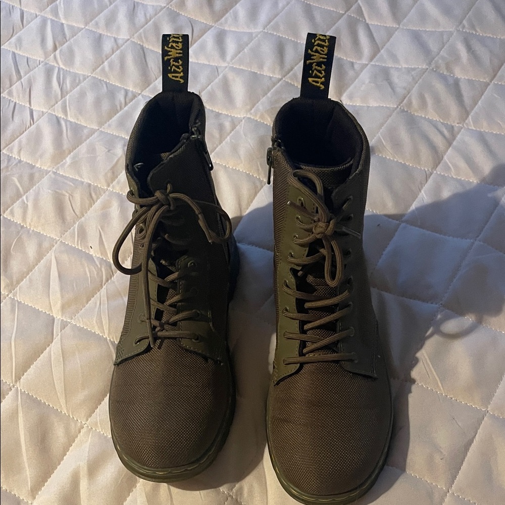 Doc Martens Dark Brown Unisex Boots 6M/7W